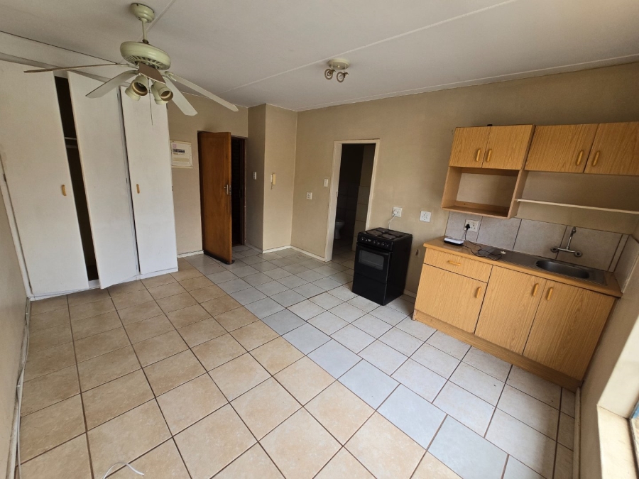 To Let 2 Bedroom Property for Rent in Kannoniers Park North West